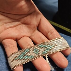 #28 Elegant Beaded Bracelet in White and Turquoise